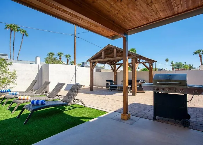Beautiful Pool By Old Town, Sleep 14! Holiday home Scottsdale