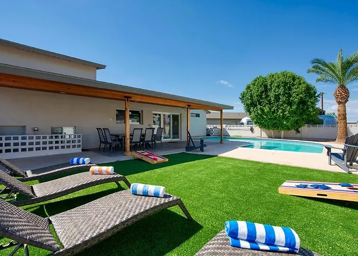 Beautiful Pool By Old Town, Sleep 14! Holiday home *